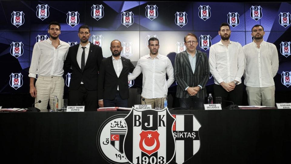 Beşiktaş Erkek Basketbol Takımı’nın yeni transferleri için imza töreni düzenledi